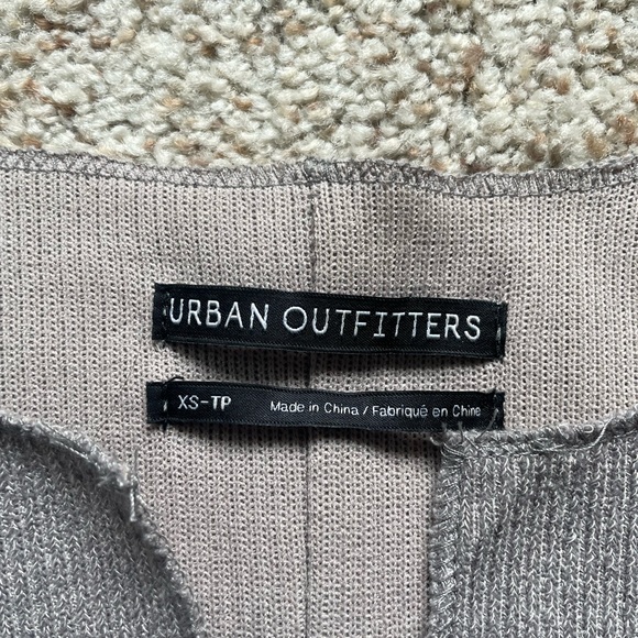 SHOP CLOSING / FINAL PRICE: UO Jax Inside Out Notch Neck Top - Picture 3 of 6